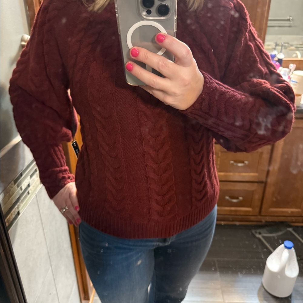 Women's Cable Knit Sweater - Burgundy